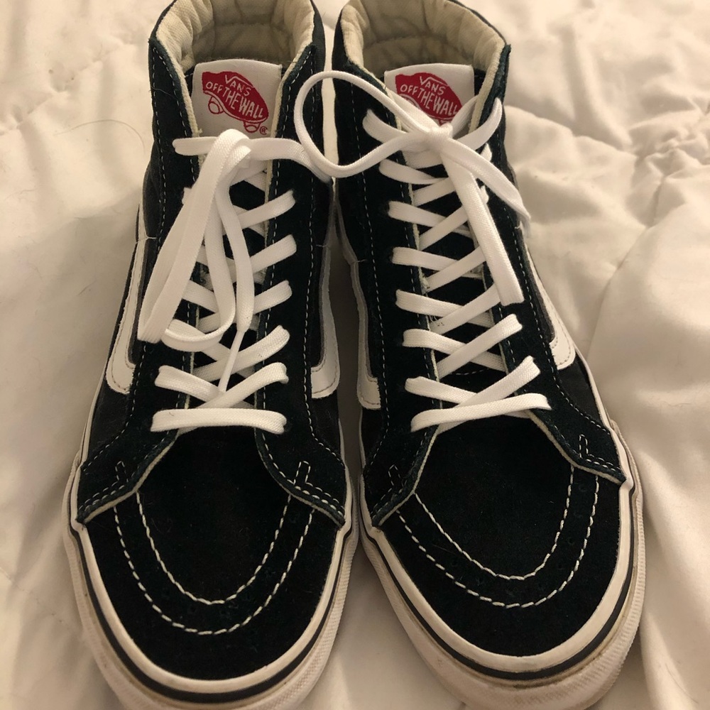 Black high top vans Women’s size 7 Men’s size 5.5